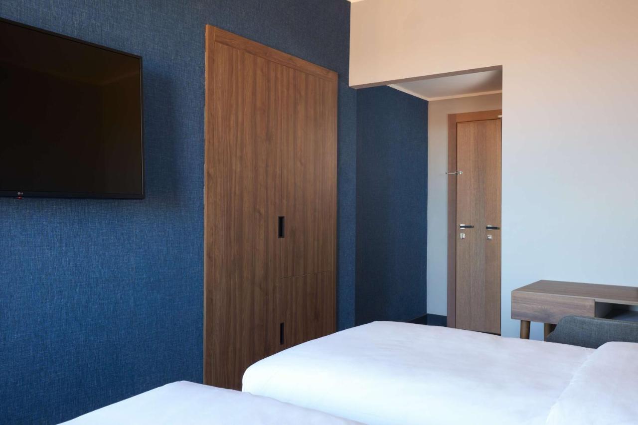 Standard Room,1378975646:JPEG